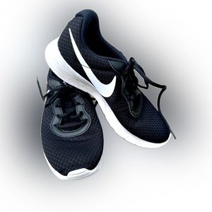 Women's Nike Tanjun Running shoes size 7